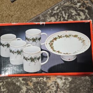 ❤️Festive Holiday Mug and Cake Stand Set